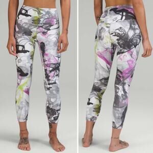 Lululemon Throwback Print Align High-Rise Pant 25"
Unicorn Throwback White Multi